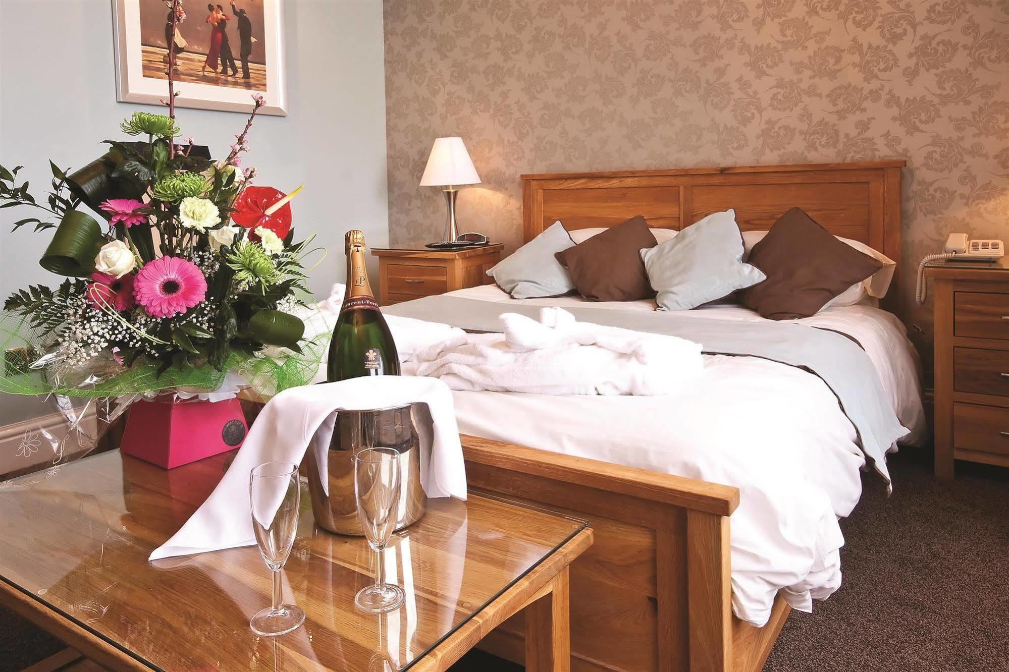 Burnley North Oaks Hotel And Leisure Club Habitación foto